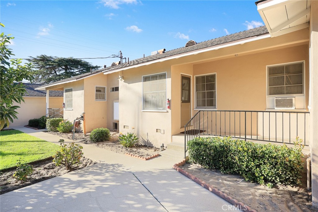 1047 N San Gabriel Avenue