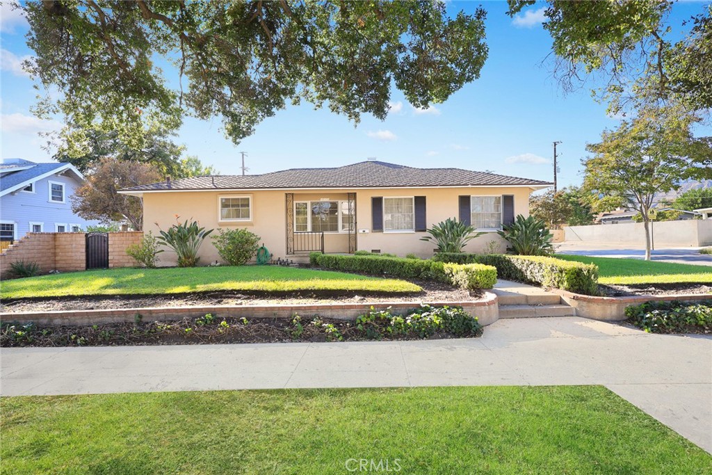 1047 N San Gabriel Avenue