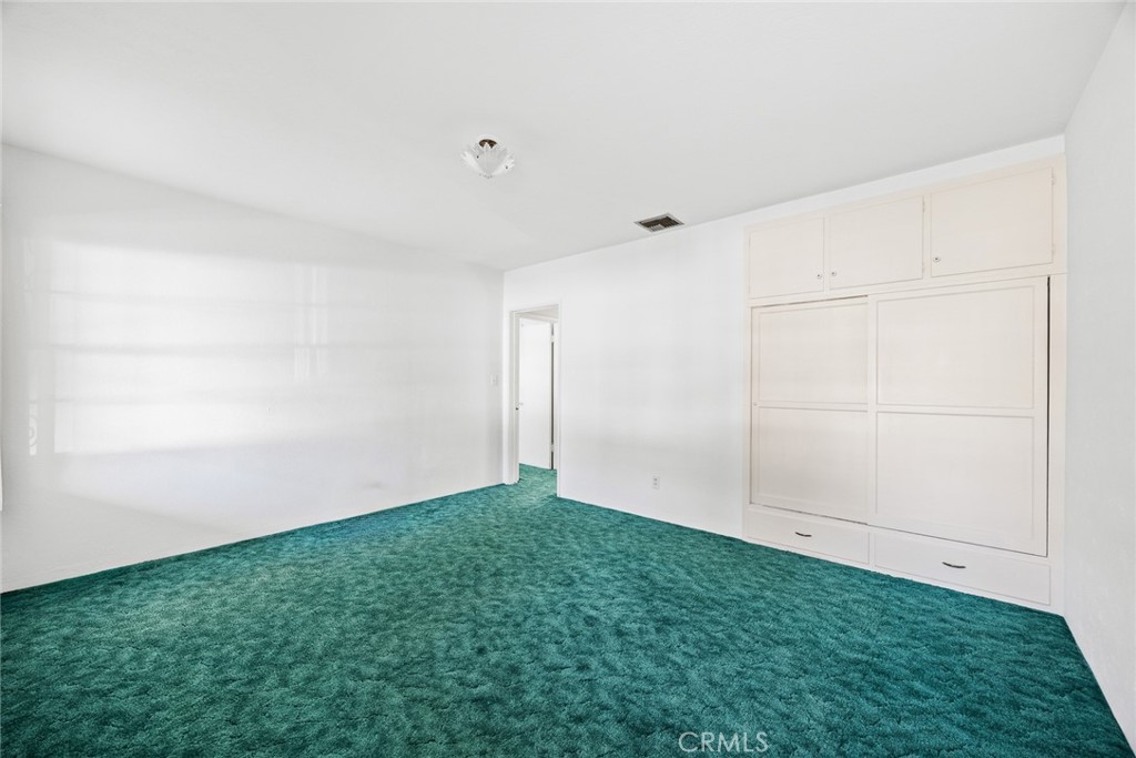 1047 N San Gabriel Avenue