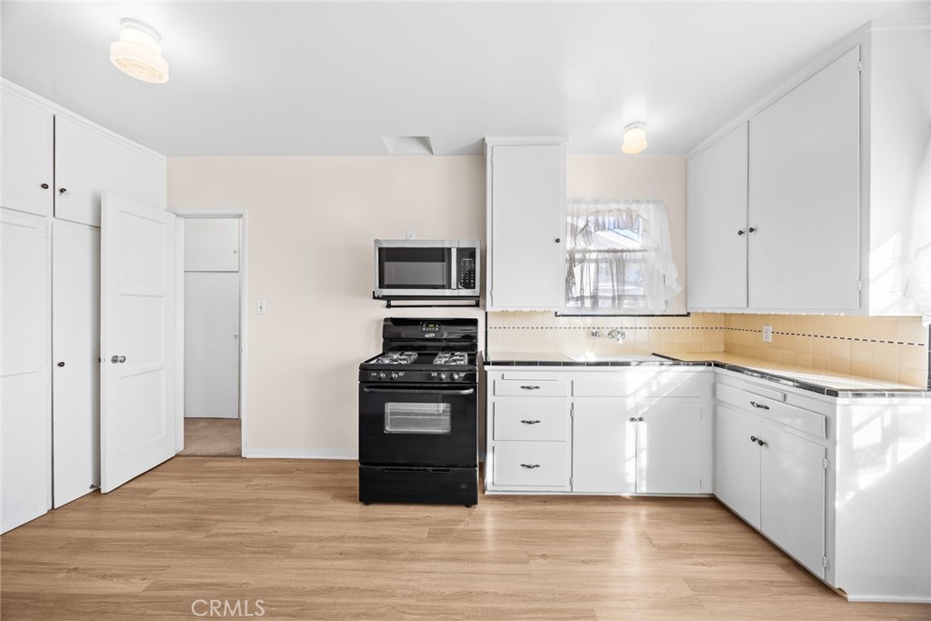 1047 N San Gabriel Avenue