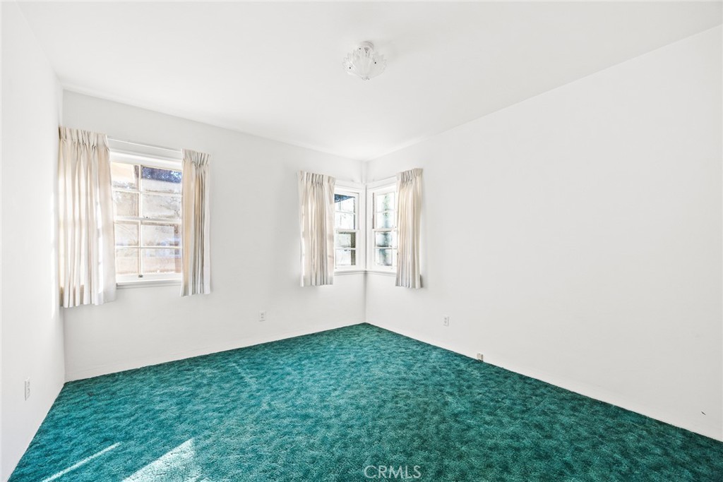 1047 N San Gabriel Avenue