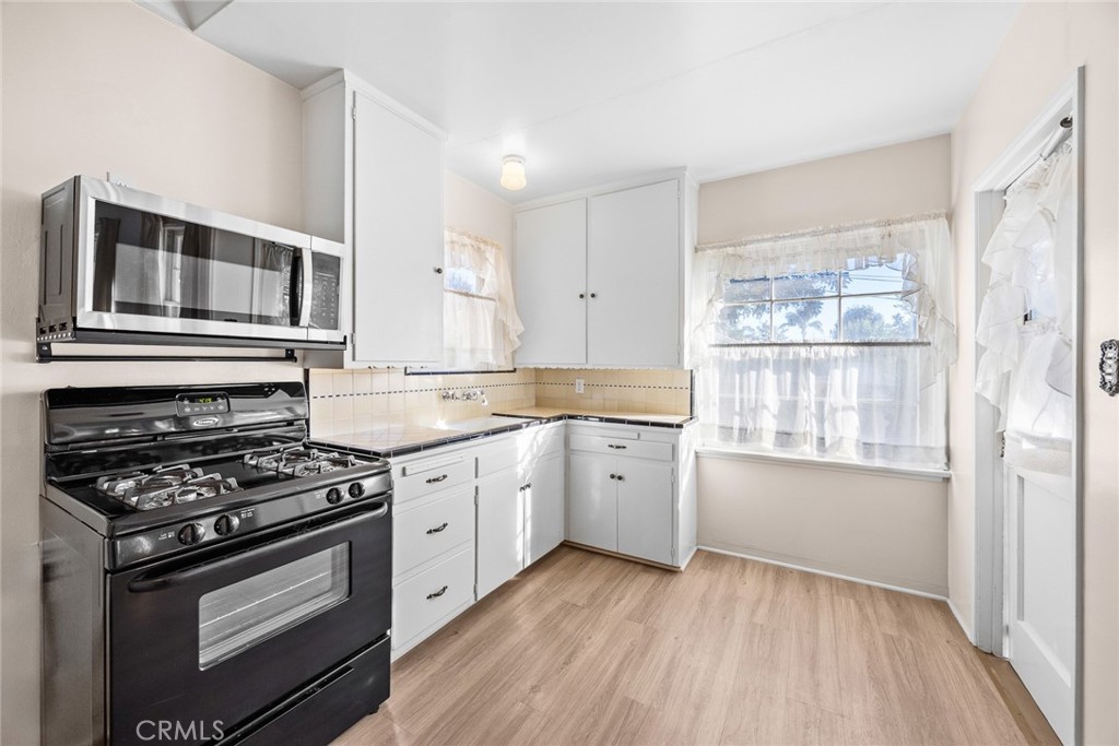 1047 N San Gabriel Avenue