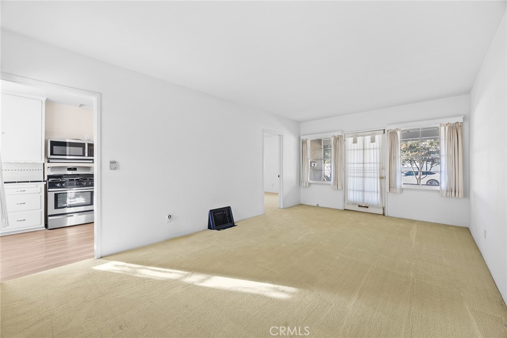 1047 N San Gabriel Avenue