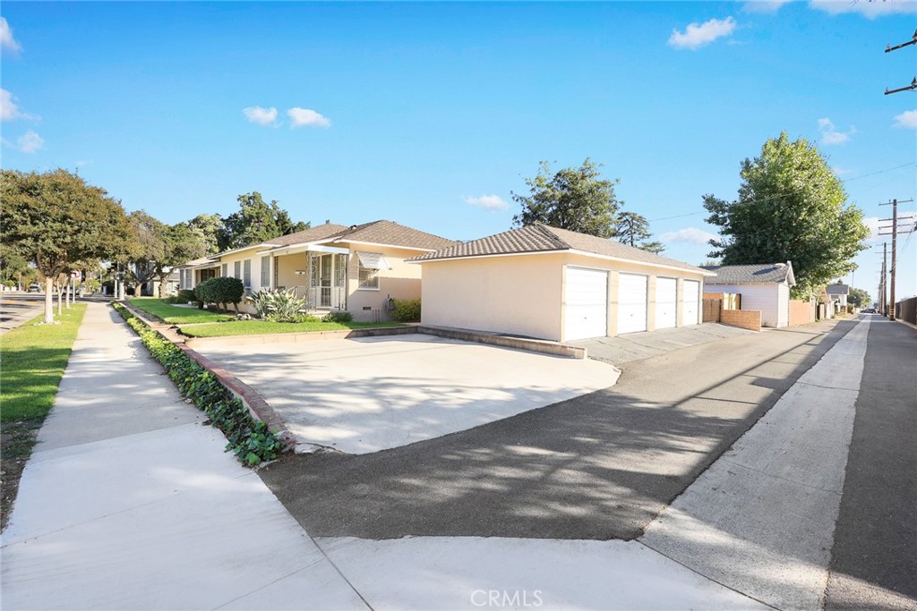 1047 N San Gabriel Avenue