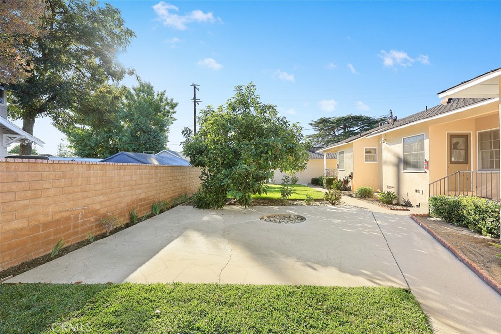 1047 N San Gabriel Avenue