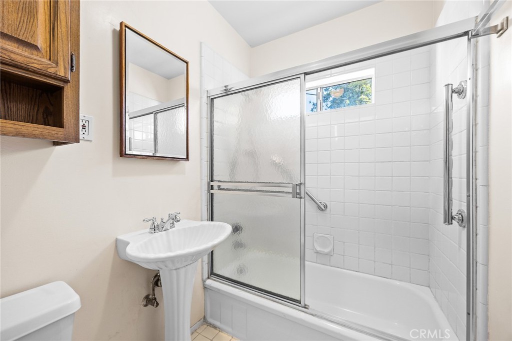 1047 N San Gabriel Avenue