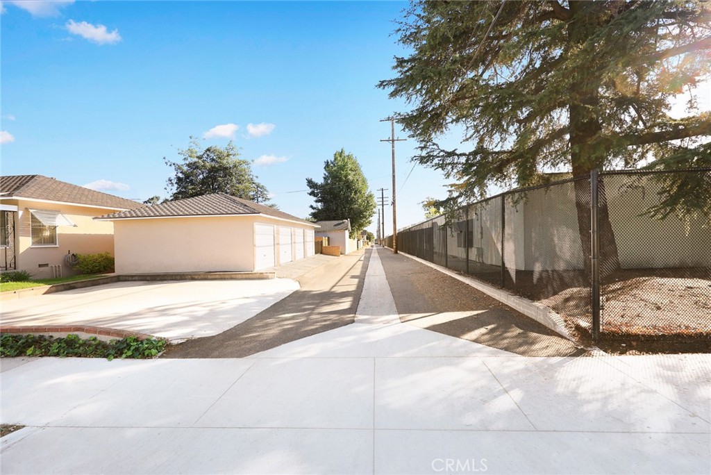 1047 N San Gabriel Avenue