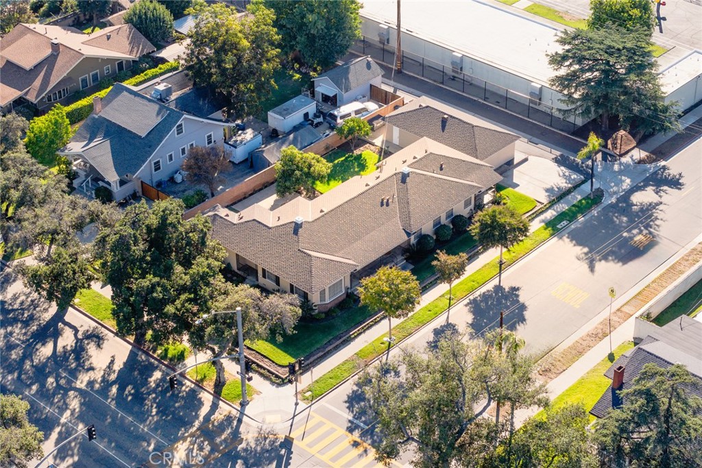 1047 N San Gabriel Avenue