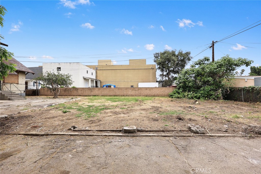 366 E Orange Grove