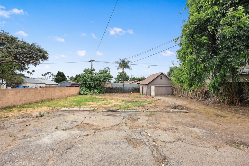 366 E Orange Grove