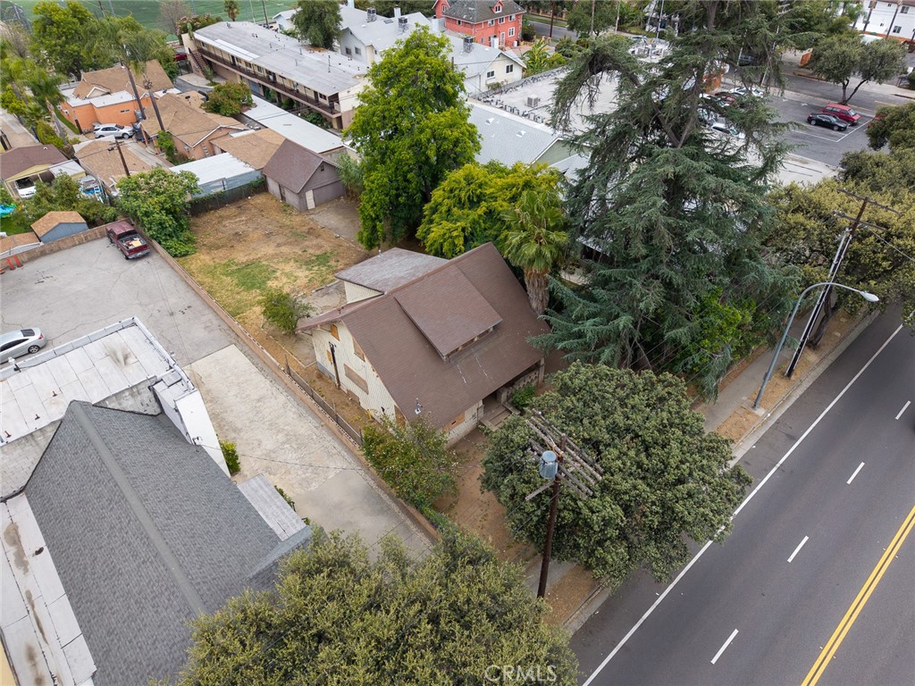 366 E Orange Grove