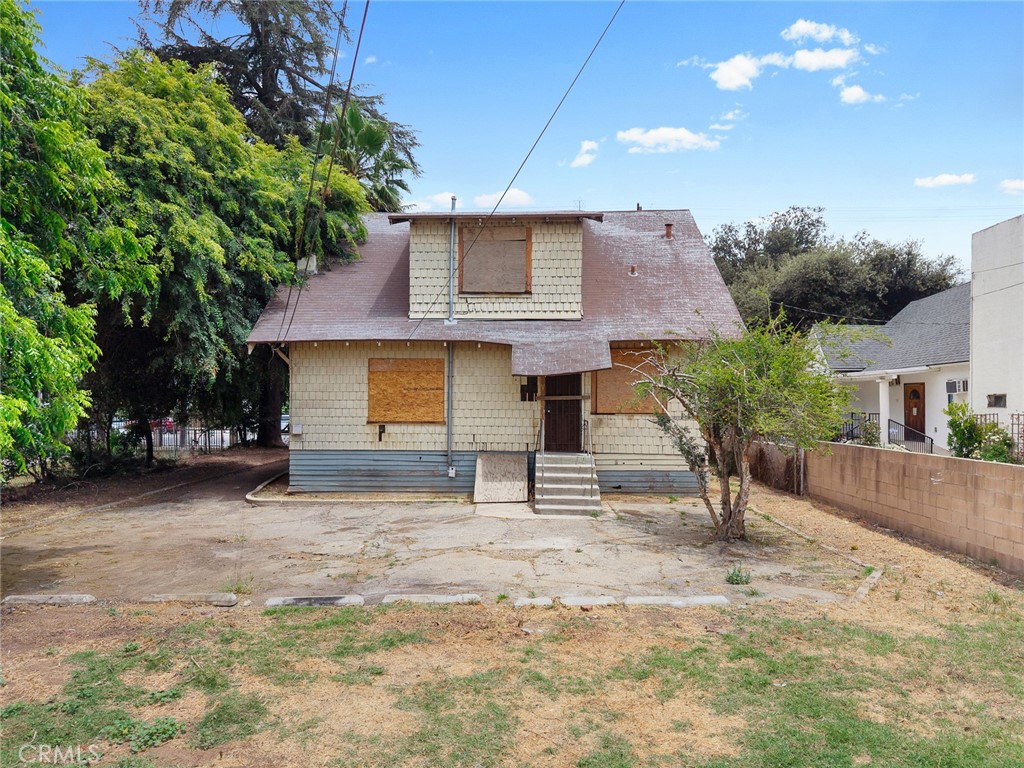 366 E Orange Grove