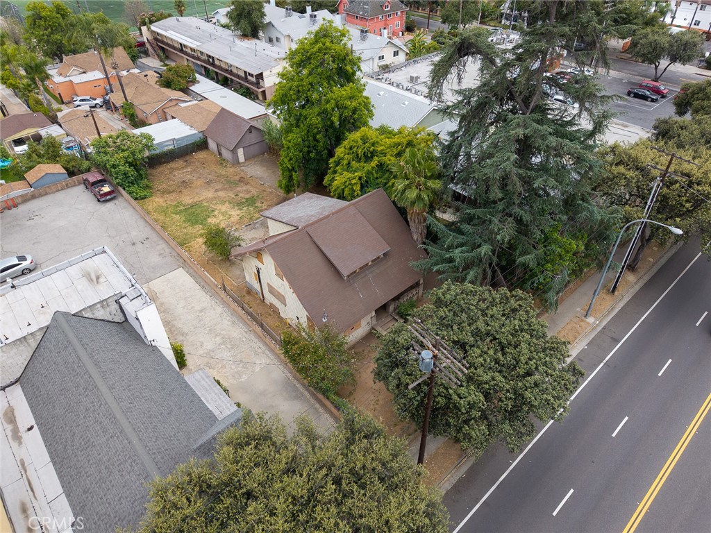 366 E Orange Grove