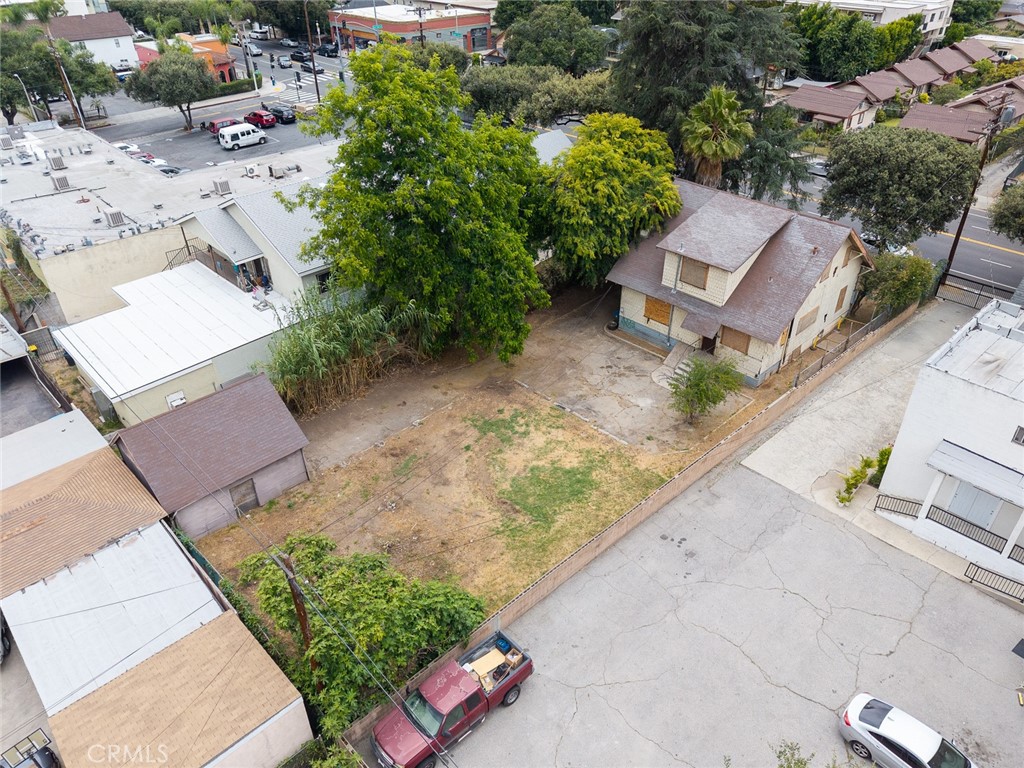 366 E Orange Grove