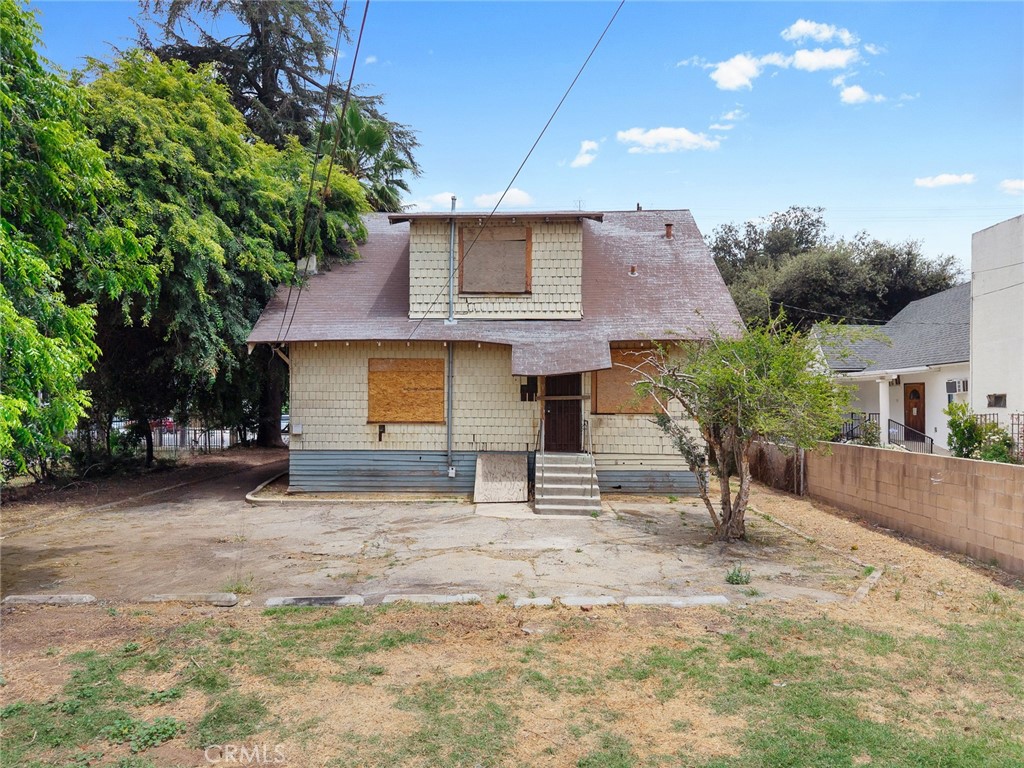 366 E Orange Grove
