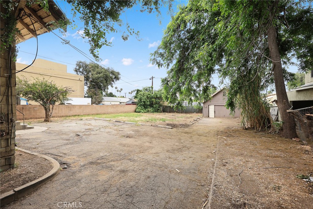 366 E Orange Grove