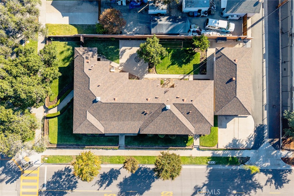 1047 N San Gabriel
