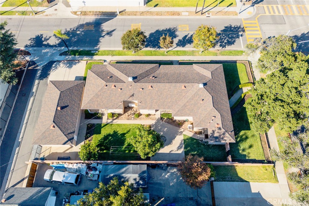 1047 N San Gabriel