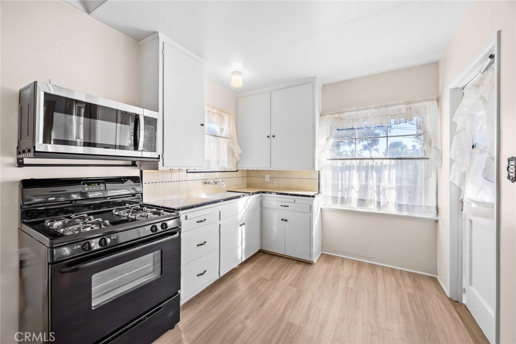 1047 N San Gabriel
