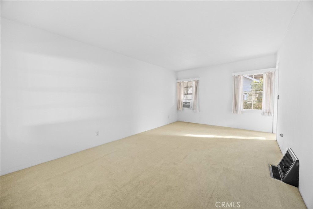 1047 N San Gabriel