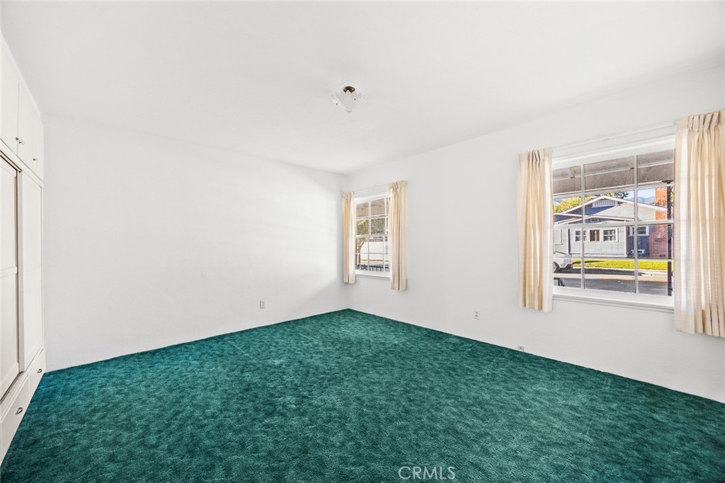 1047 N San Gabriel