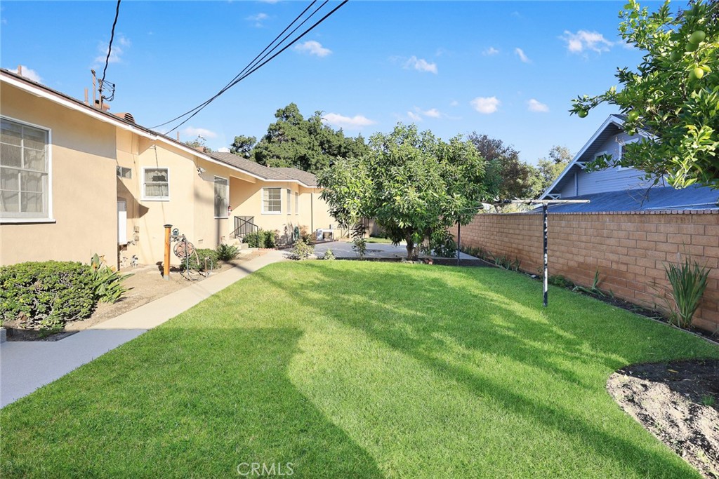 1047 N San Gabriel