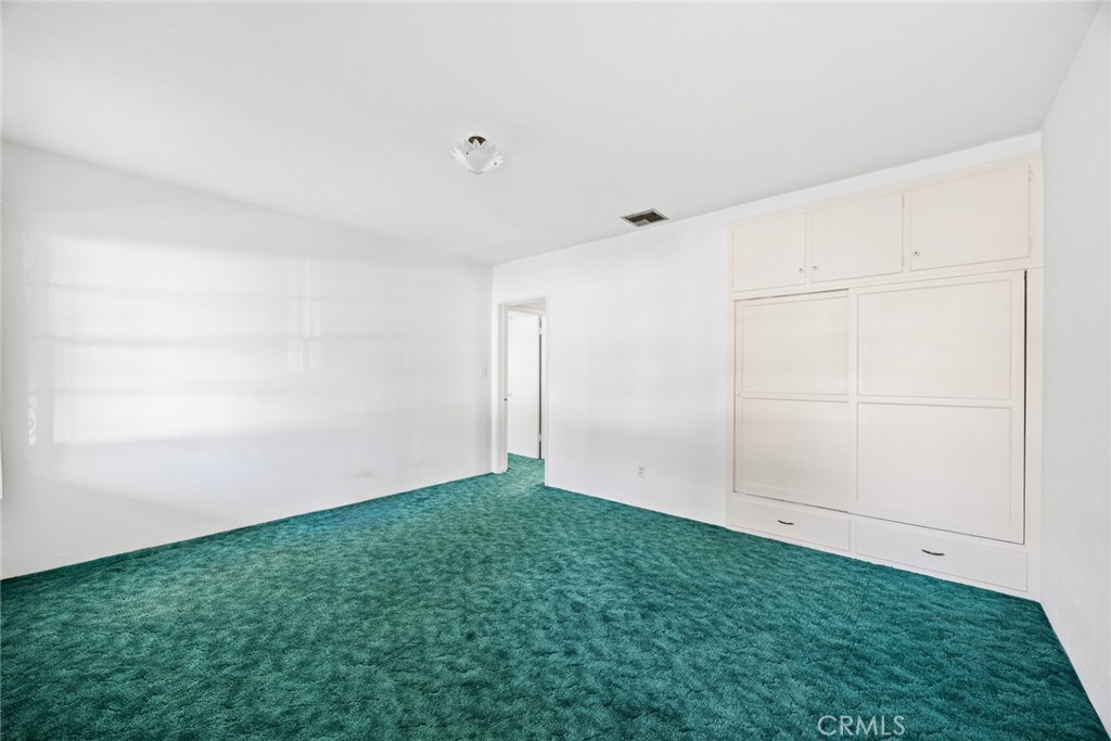 1047 N San Gabriel
