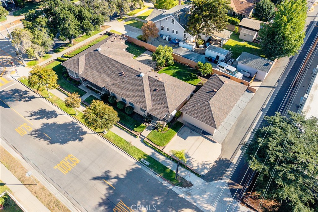 1047 N San Gabriel