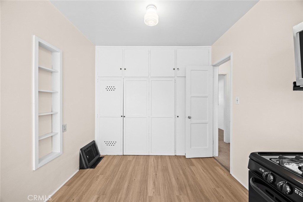 1047 N San Gabriel