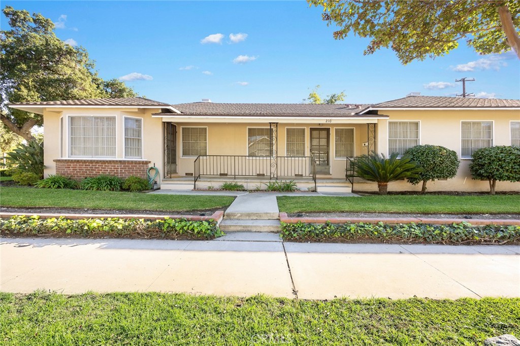 1047 N San Gabriel