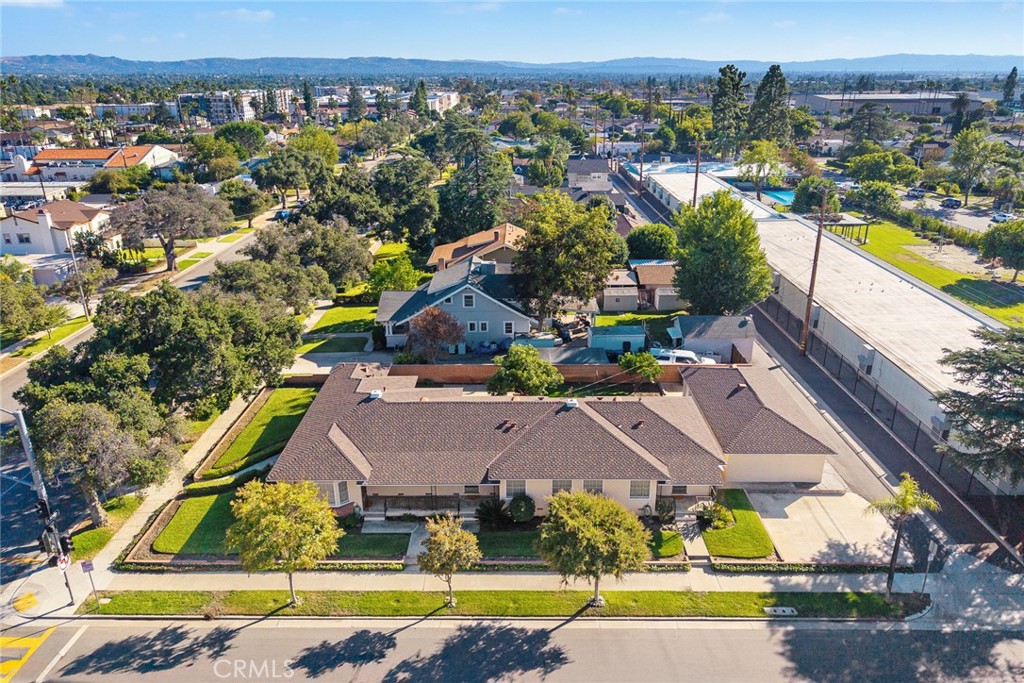 1047 N San Gabriel