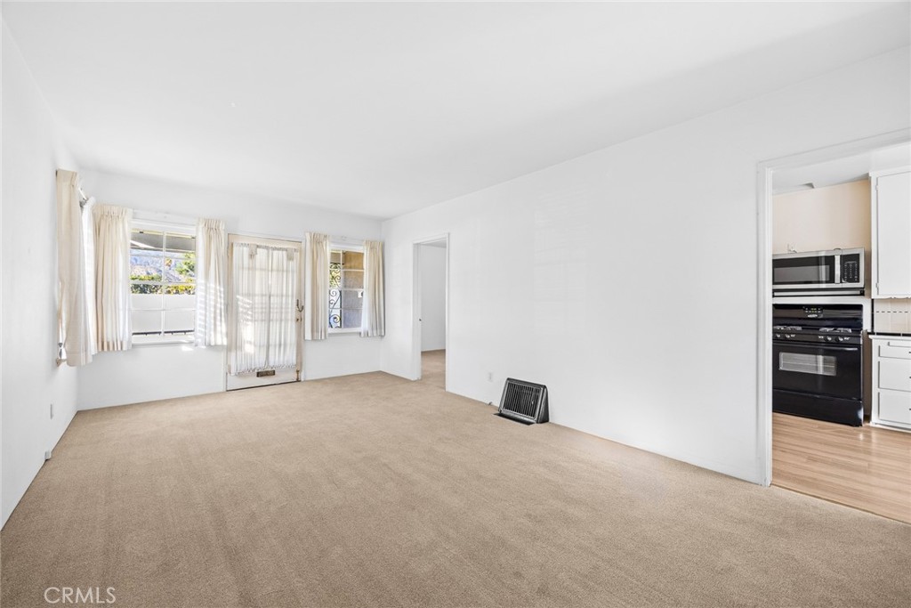 1047 N San Gabriel