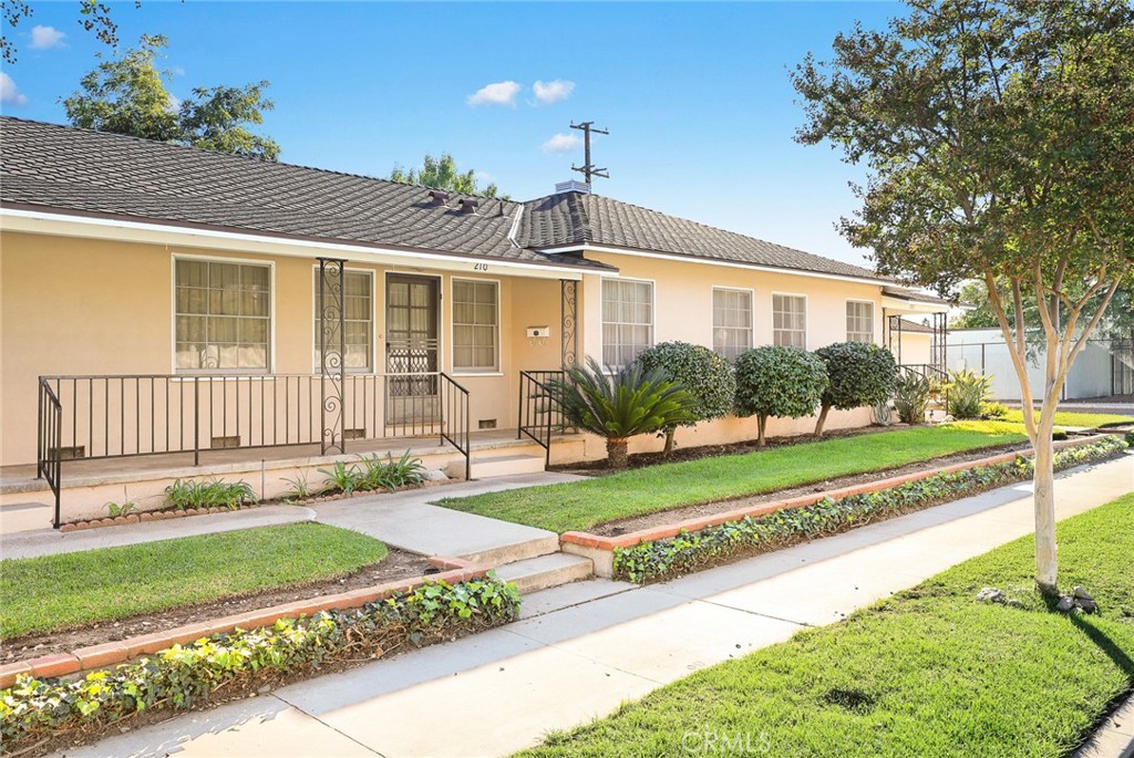 1047 N San Gabriel