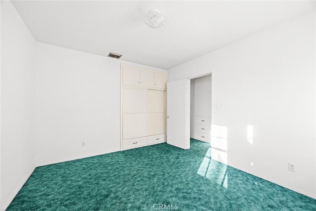 1047 N San Gabriel