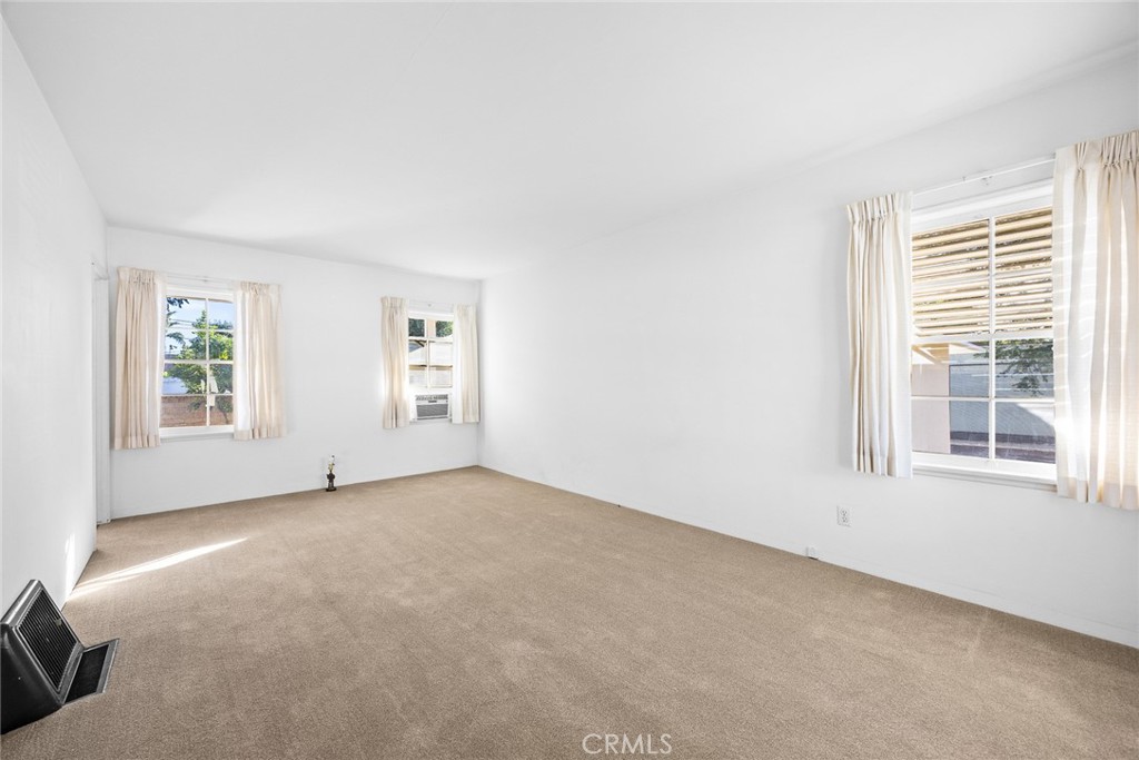 1047 N San Gabriel