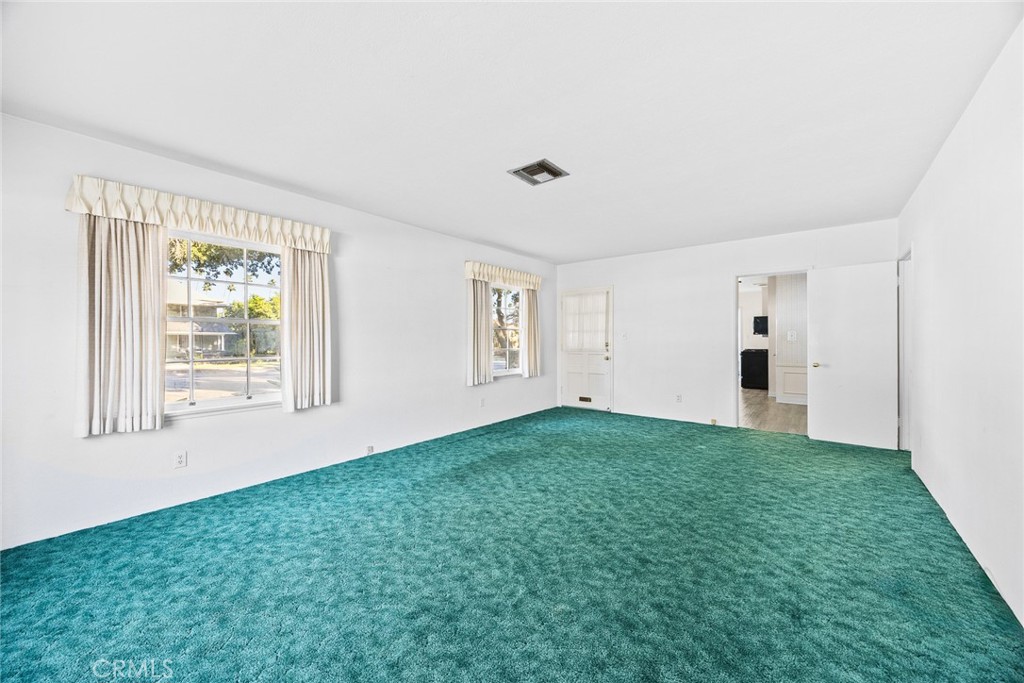 1047 N San Gabriel