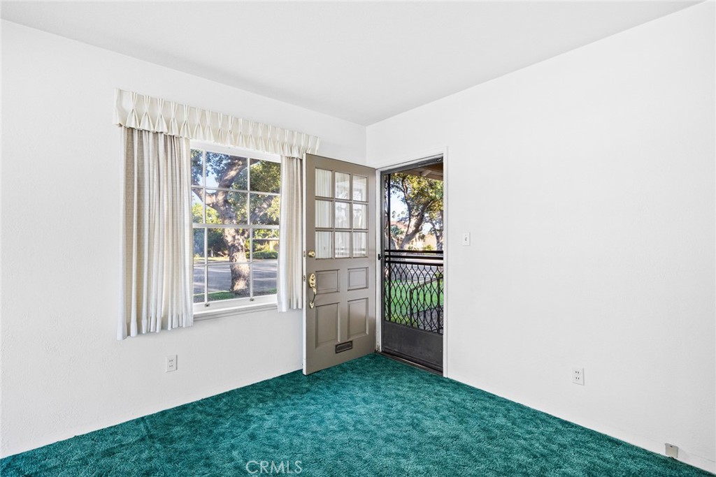 1047 N San Gabriel