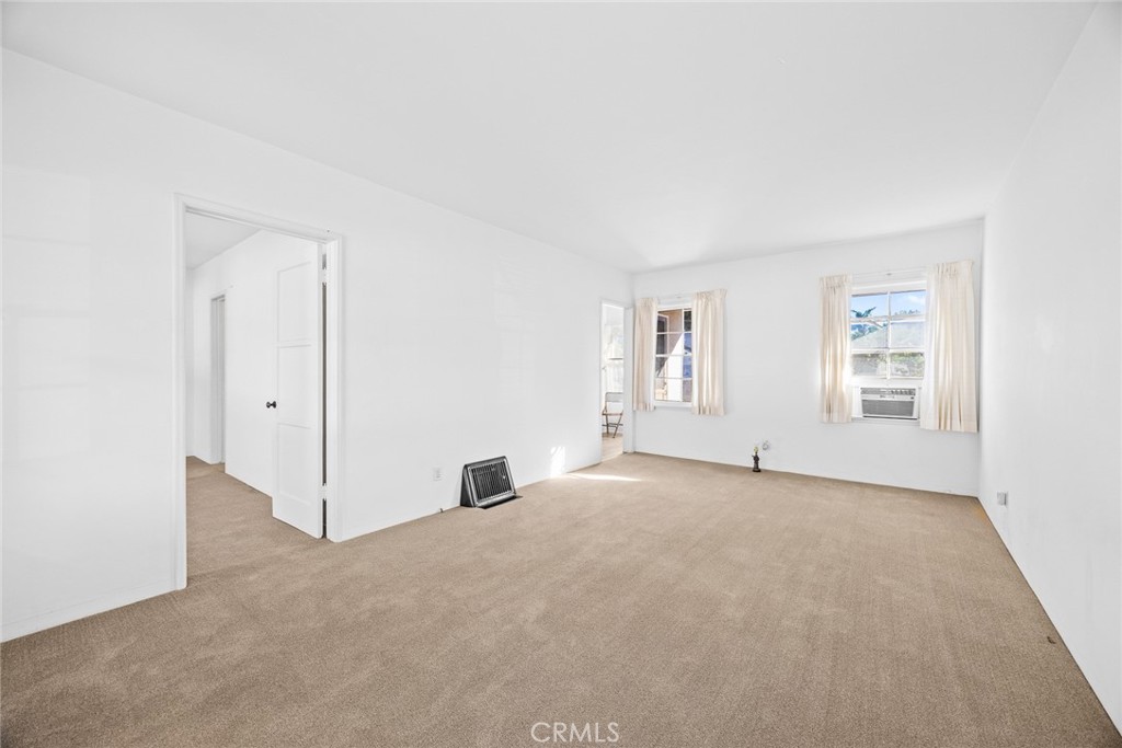 1047 N San Gabriel