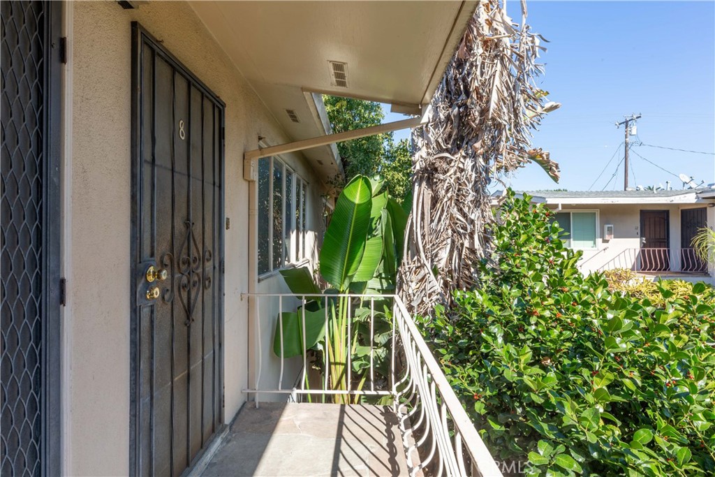 1023 E Appleton Street 8