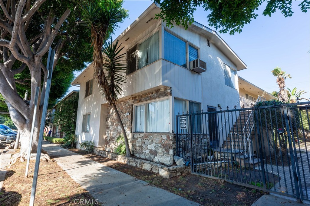 1023 E Appleton Street 8