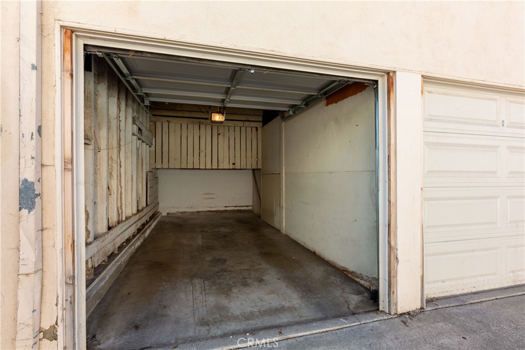 1023 E Appleton Street 8