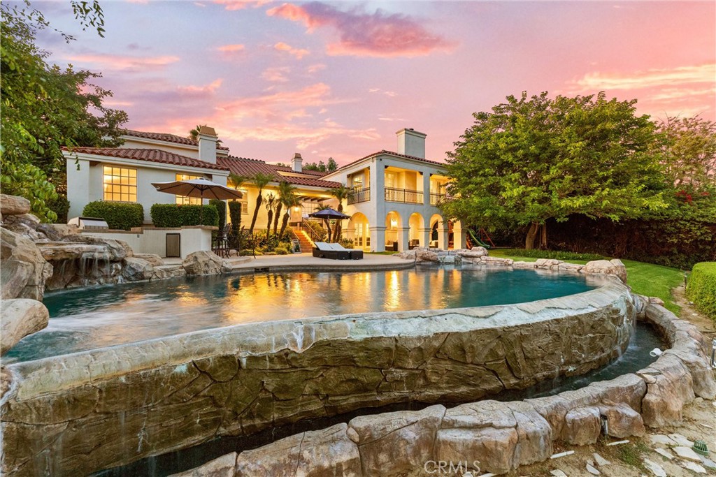 927 E Avocado Crest Road