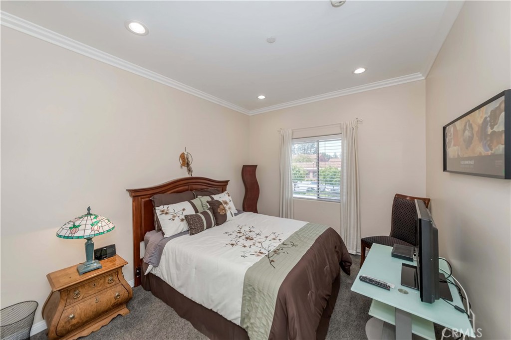 4821 Bakman Avenue 206