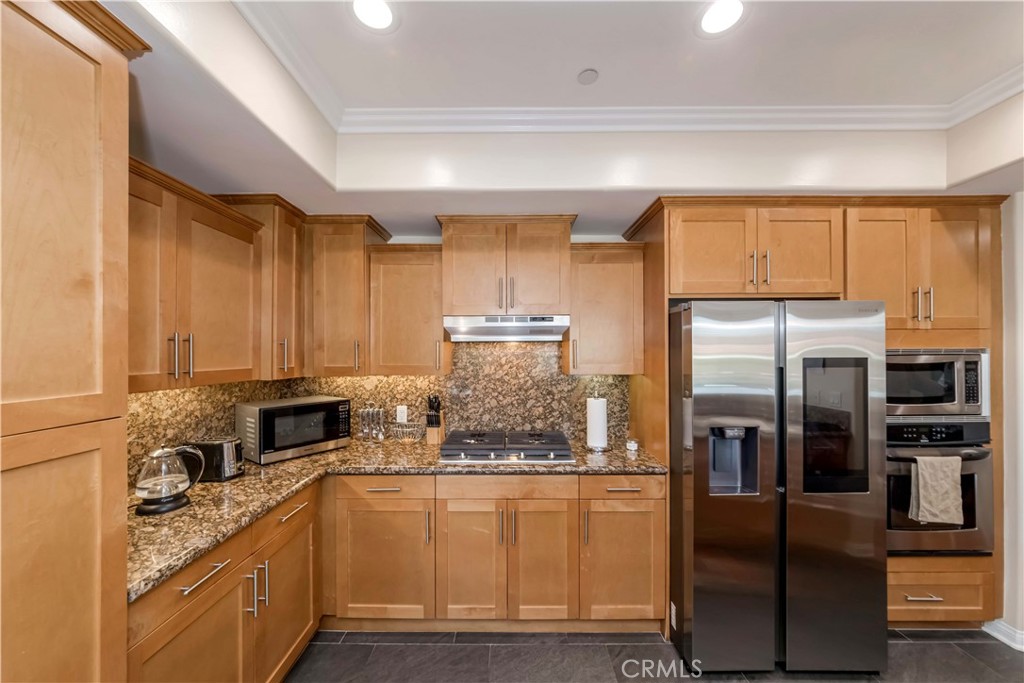 4821 Bakman Avenue 206