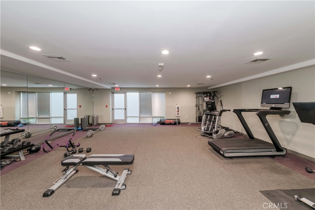 4821 Bakman Avenue 206