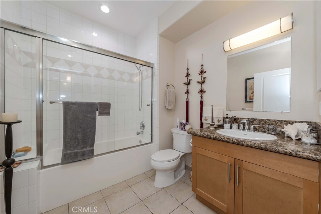 4821 Bakman Avenue 206