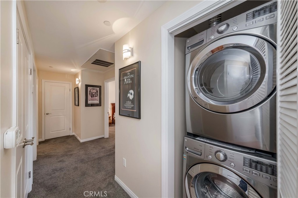 4821 Bakman Avenue 206