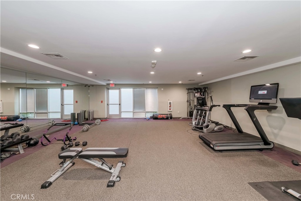 4821 Bakman Avenue 206