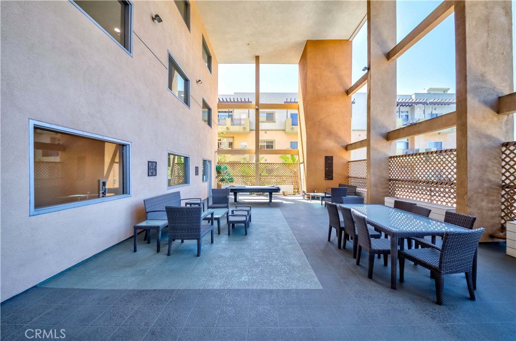 4821 Bakman Avenue 206