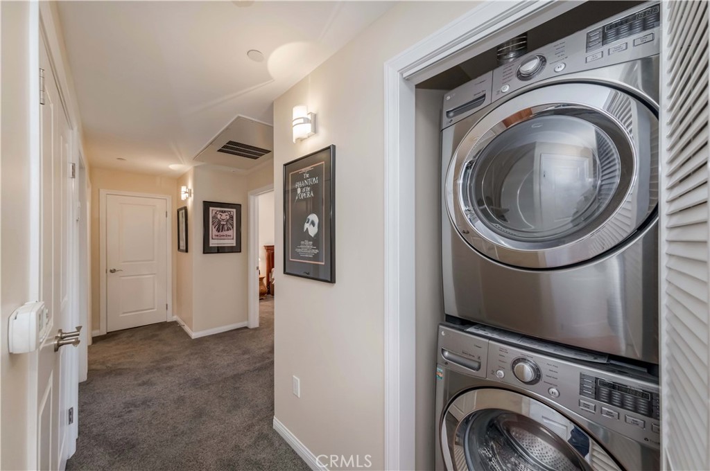 4821 Bakman Avenue 206